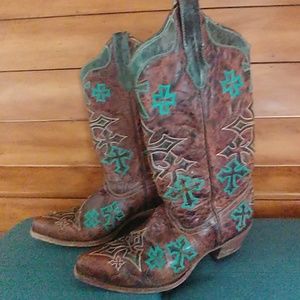 Corral boots with turquoise detail